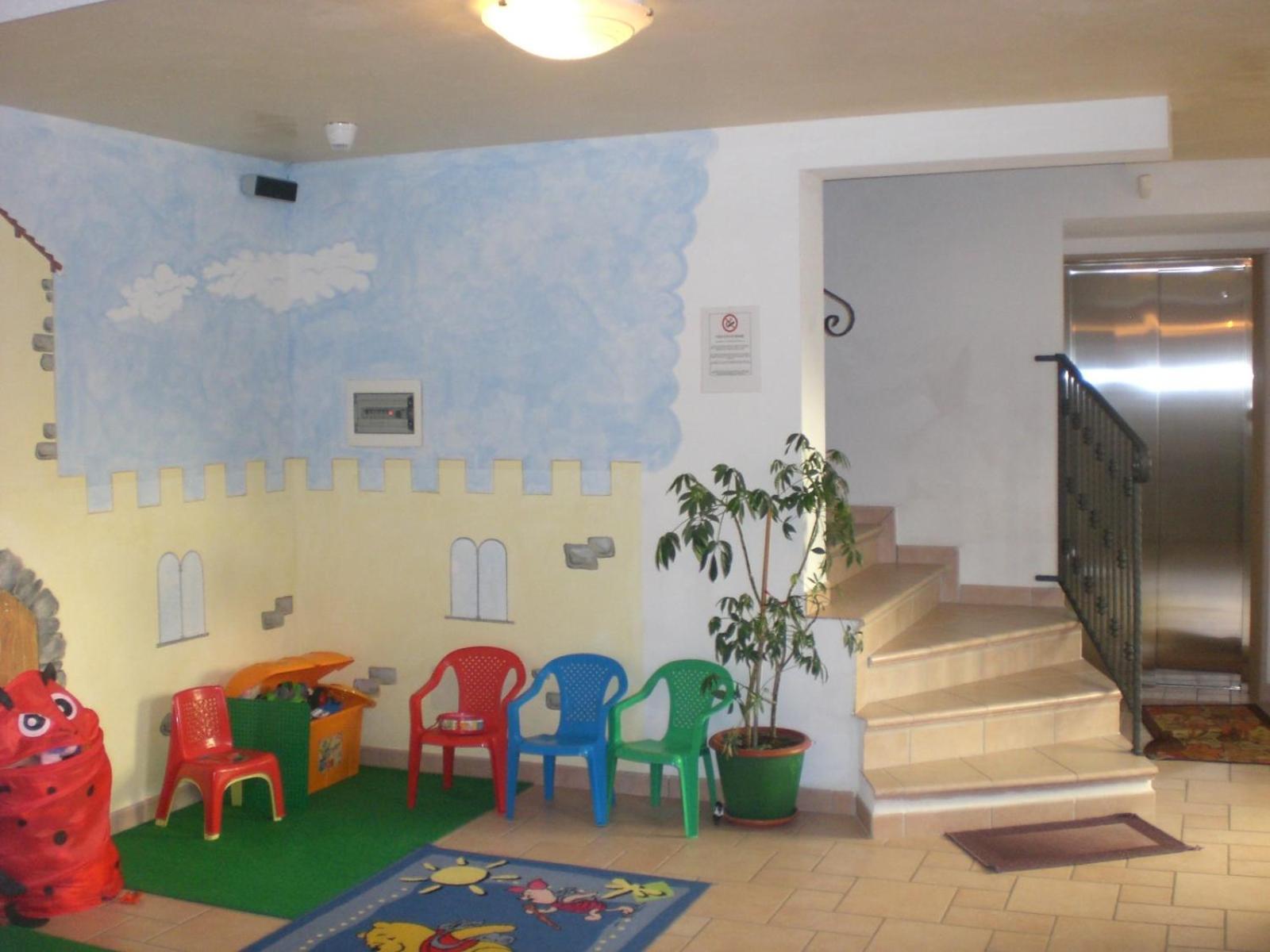 Albergo Pensione Serenetta Varena Exterior photo