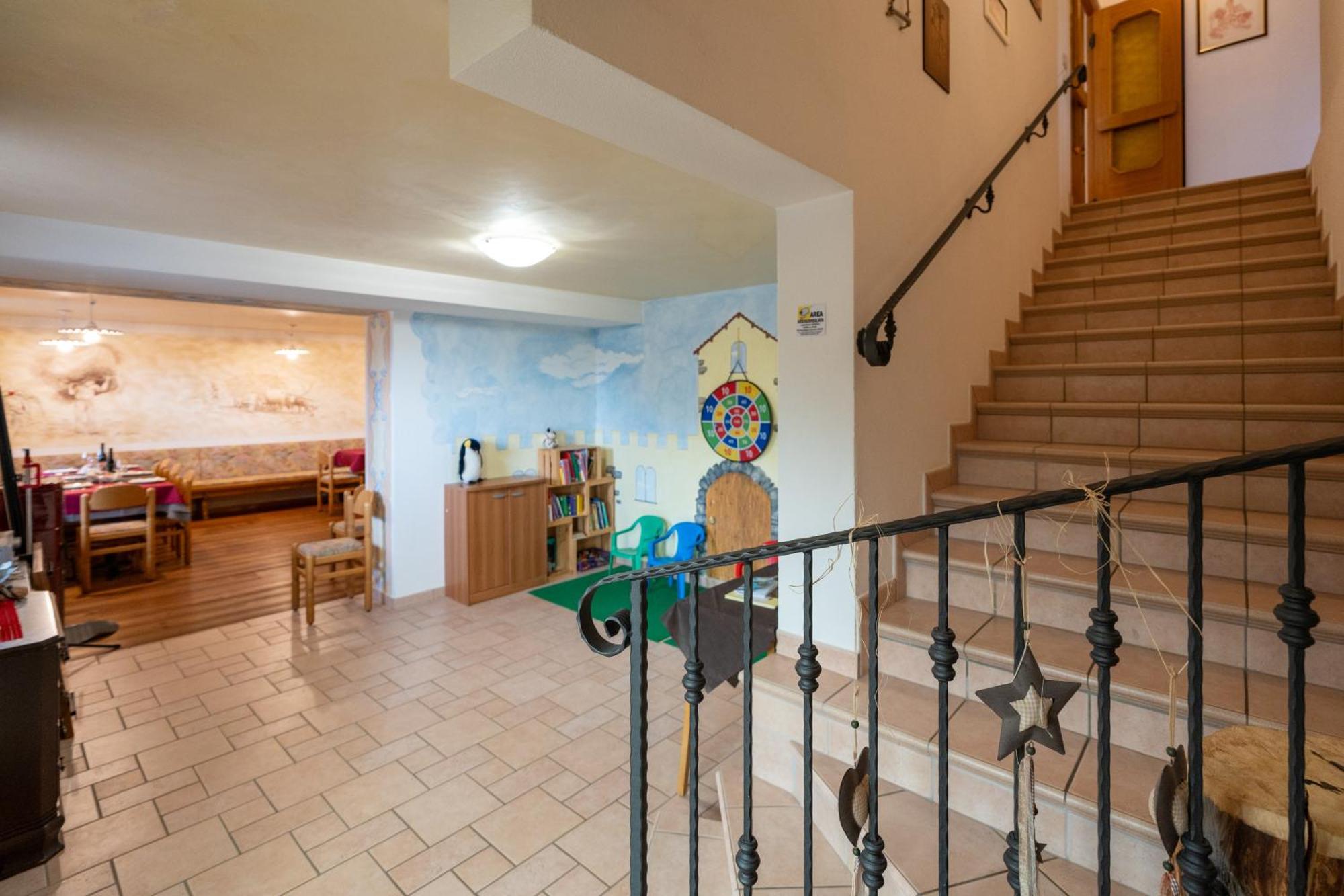 Albergo Pensione Serenetta Varena Exterior photo