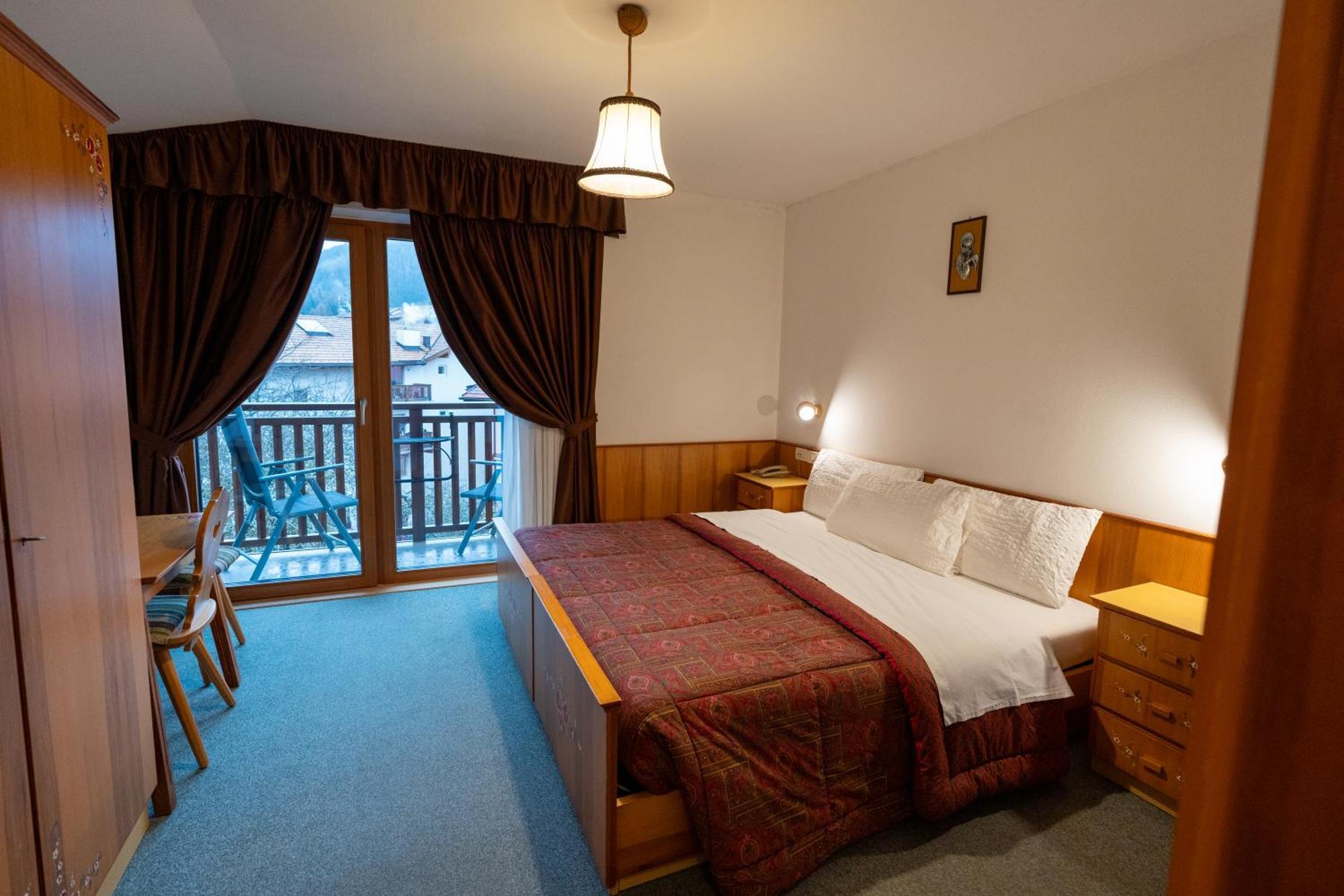 Albergo Pensione Serenetta Varena Exterior photo