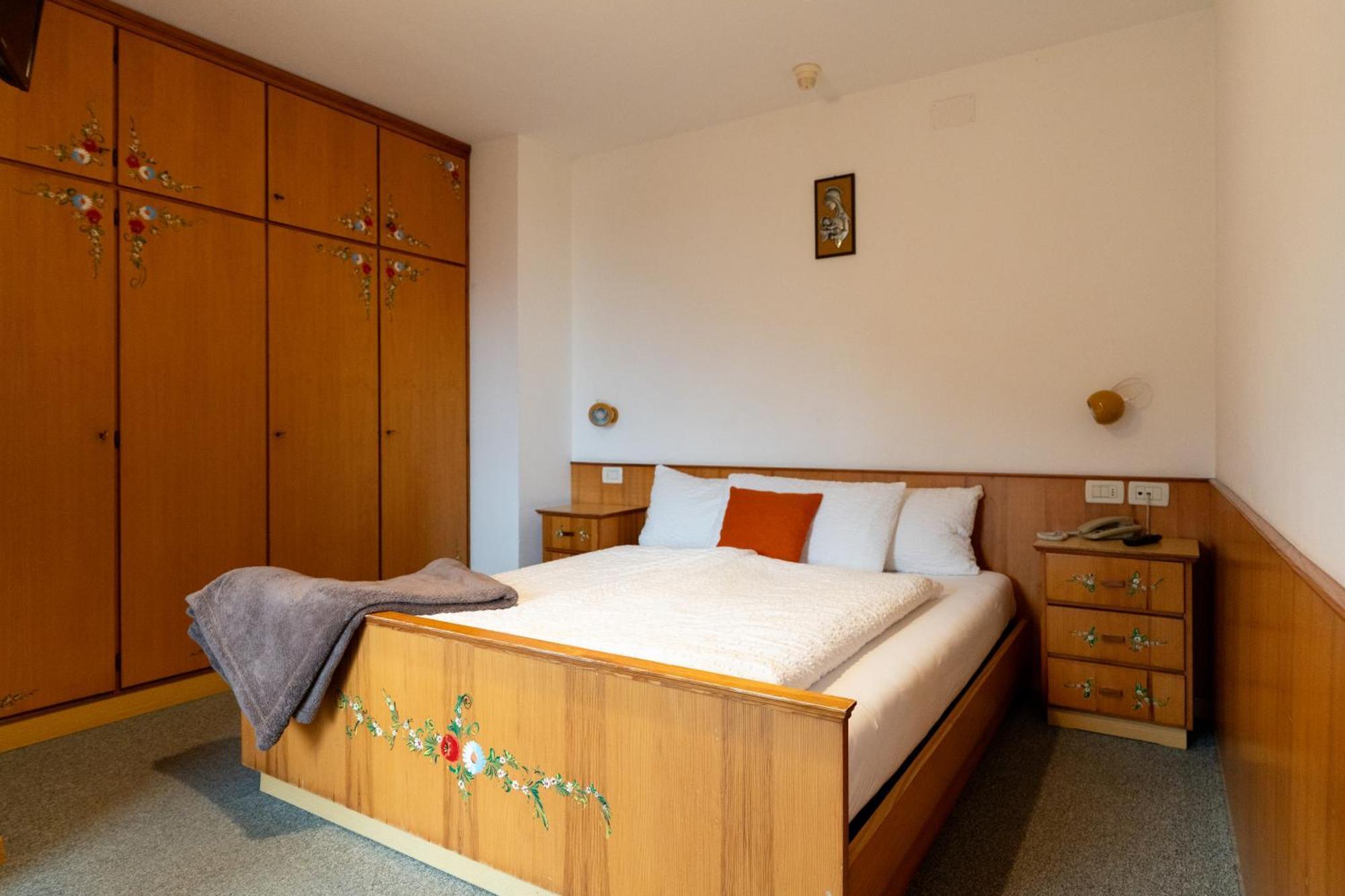 Albergo Pensione Serenetta Varena Exterior photo